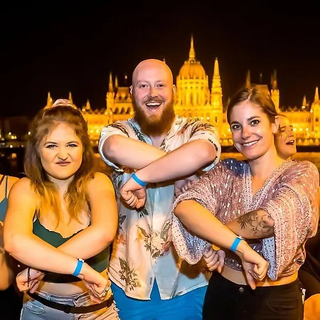 Albergue Grandio Party *